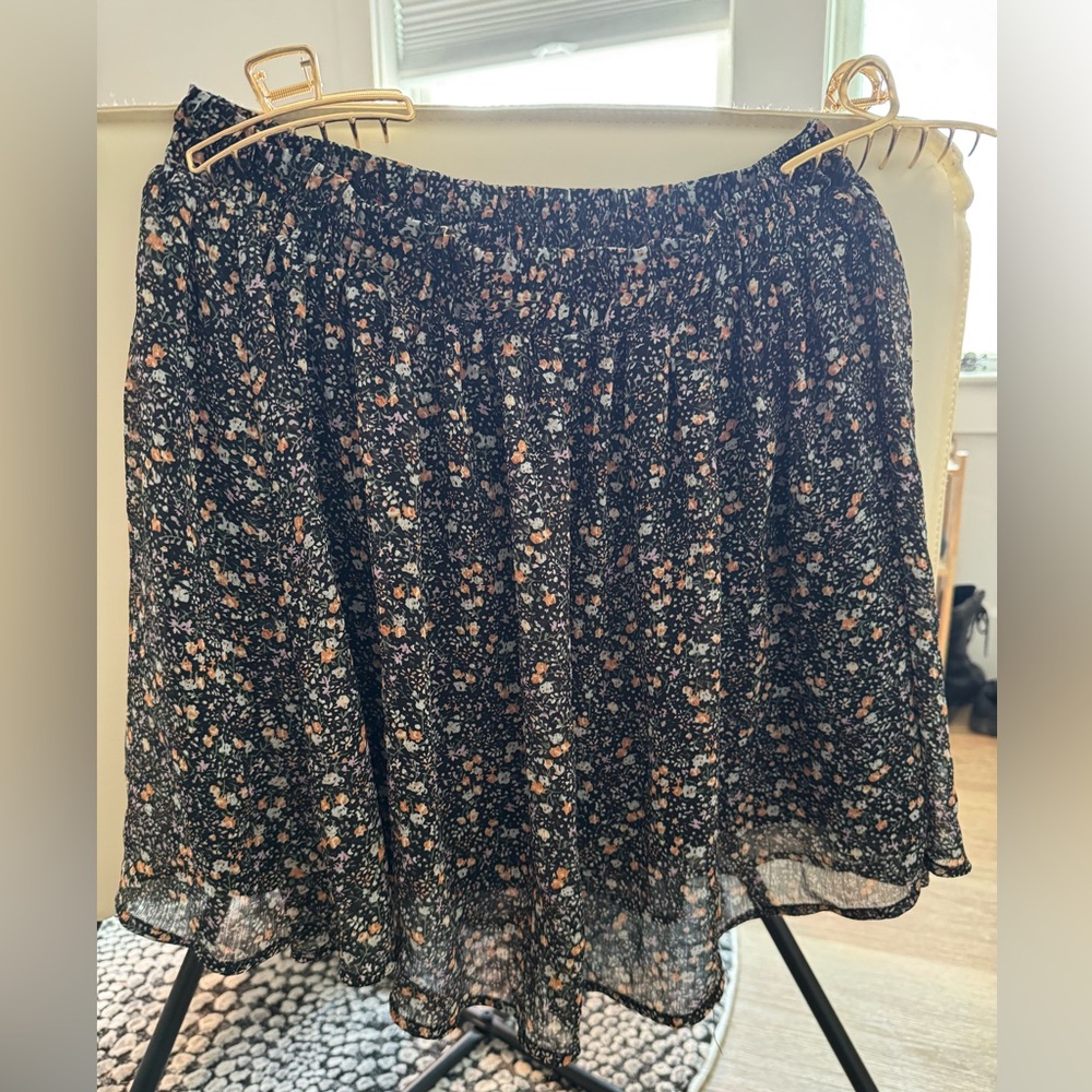 Like new Forever 21 floral skirt!